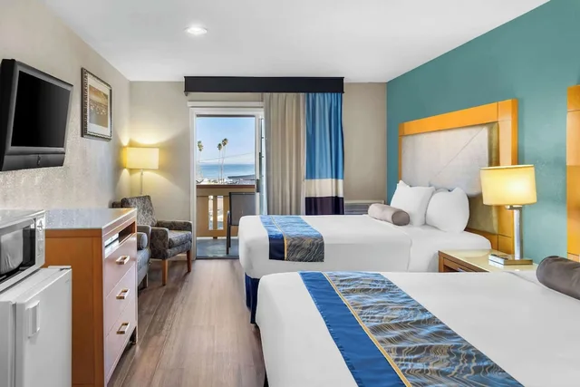 Business, 2 Queen Beds, Ocean View, Howard Johnson By Wyndham Santa Cruz Beach Boardwalk 1/7