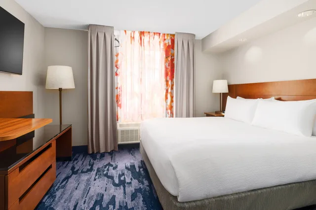 غرفة بسرير كينج، Fairfield Inn Suites Boca Raton 3/8