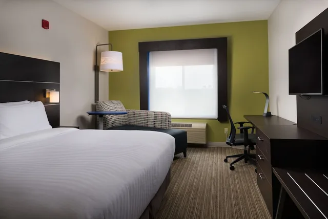 غرفة قياسية بسرير كينج لذوي الإعاقة، Holiday Inn Express Hotel And Suites Independence Kansas City 5/7