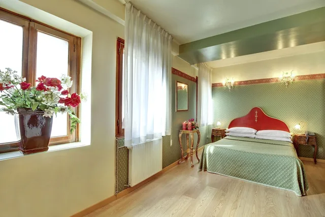 Room, Double Bed, Canal View, Locanda Antico Fiore 1/4