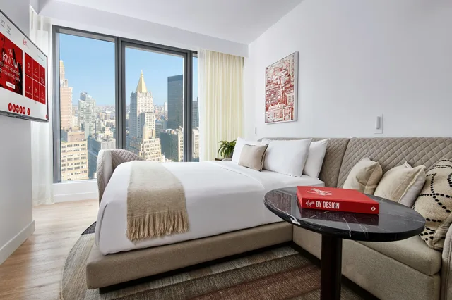 جناح غراند بسرير كينج، Virgin Hotels New York City 1/2