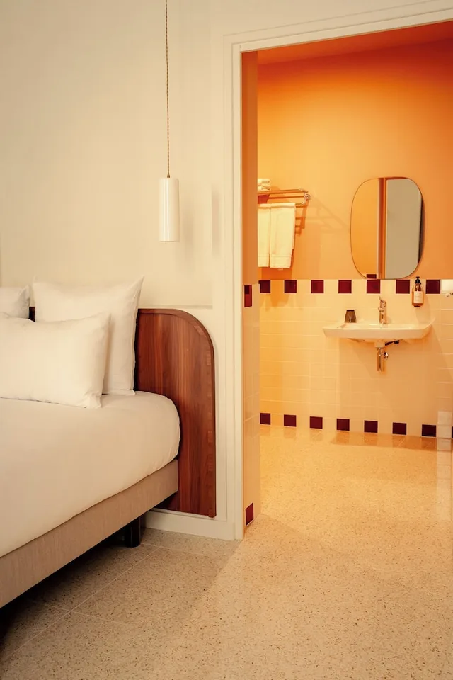 غرفة قياسية بسرير كوين في الطابق الأرضي، HOTEL CAMELIA INTERNATIONAL 1/1