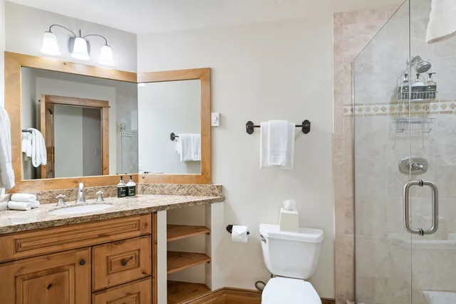 2 Bedrooms, Condo, Luxury, Twin Beds, The Vail Spa Condominiums 8/10