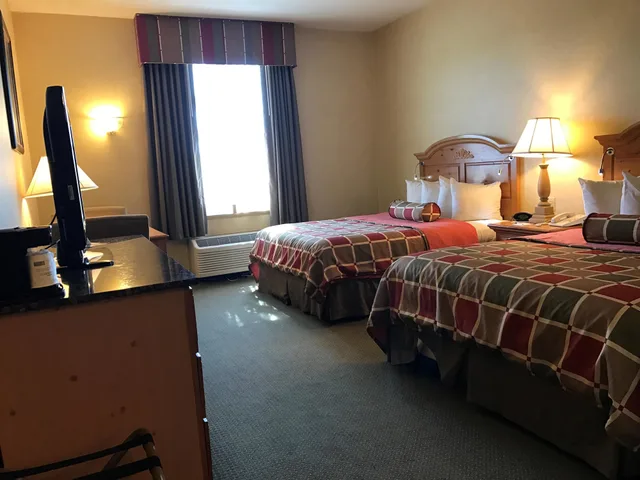 غرفة قياسية بسريرين كوين لذوي الإعاقة، Best Western Plus Revere Inn & Suites 2/7