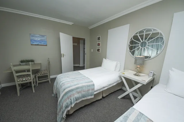 2 Bedrooms, Family, Queen and Twin Beds, Sea View, Bay View Somerset West 5/10