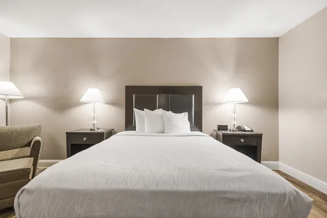 غرفة بسرير كوين لذوي الإعاقة، Sutter Inn 3/5