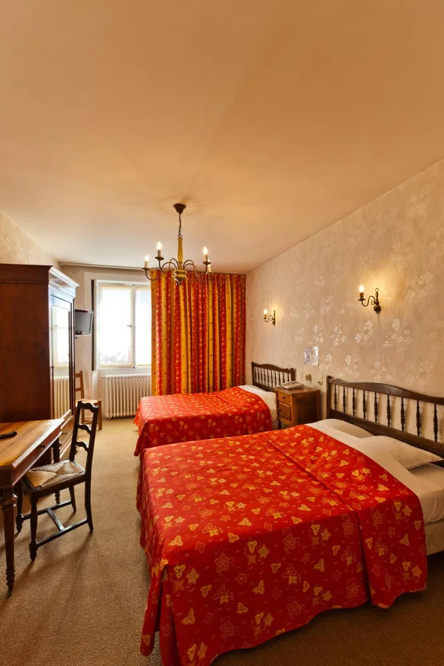 غرفة ثلاثية، Hôtel Du Nord 4/10