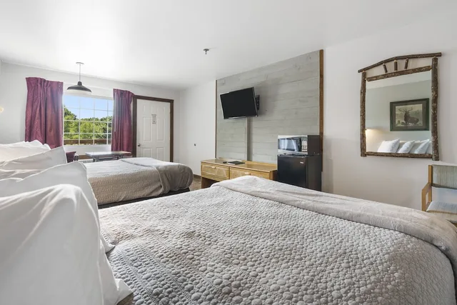 Lodge, 2 Queen Beds، White Wing Lodge 4/10