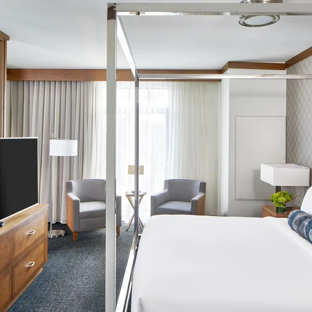 جناح جونيور، The Hotel Landing 2/10