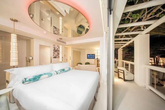 جناح جونيور بسرير كينج بإطلالة على البحر، Destino Five Ibiza -5-Star Grand Luxe Resort 2/3
