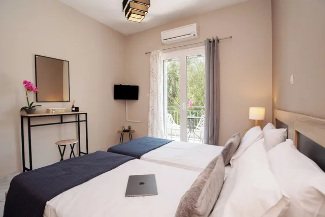 Fiore Azzurro، Corfu 16/50