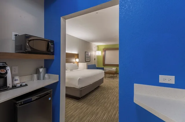 Suite, King Bed, Sofa, Holiday Inn Express And Suites San Marcos South 6/6