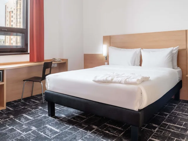 غرفة فاخرة بسرير مزدوج بإطلالة على المدينة مع أريكة، Ibis Astana Hotel 5/9