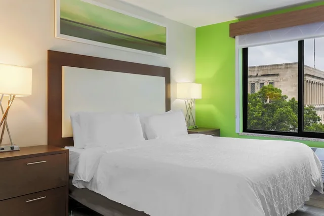 Standard, King Bed, Bathtub, Accessible, Holiday Inn Express & Suites Downtown Fort Worth 3/5
