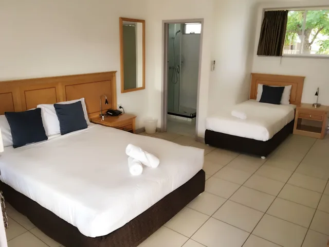 غرفة قياسية بسرير مزدوج وسرير فردي، Apollo Motel Biloela 1/2