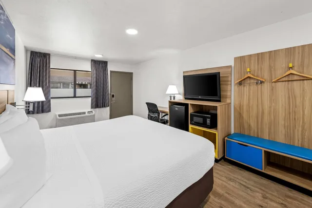 غرفة بسرير مزدوج، Days Inn By Wyndham Independence 1/6