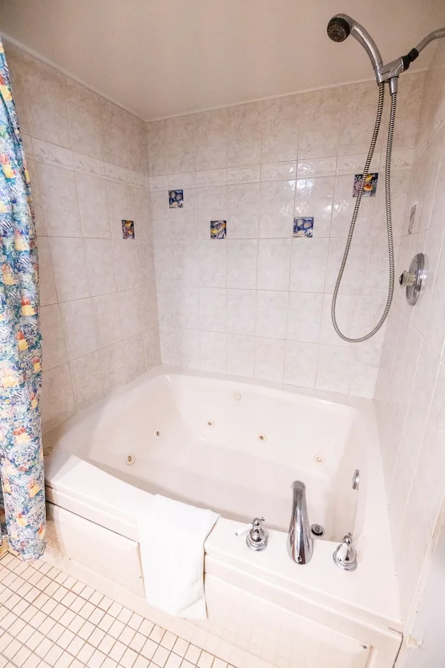 بنتهاوس بسرير كينج، 7 Gables Inn Suites 1/4