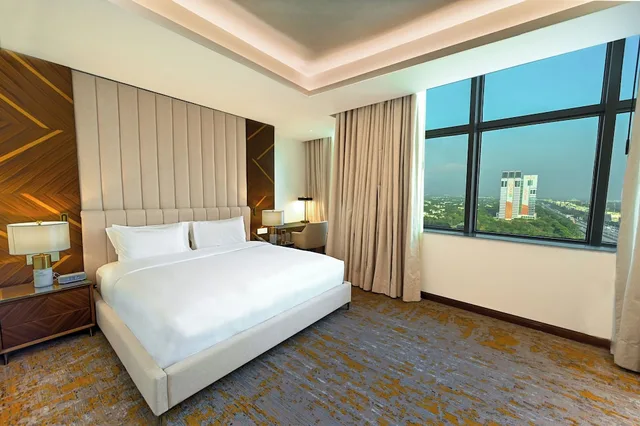 غرفة تنفيذية بسرير كينج، Movenpick Hotel Centaurus 2/10