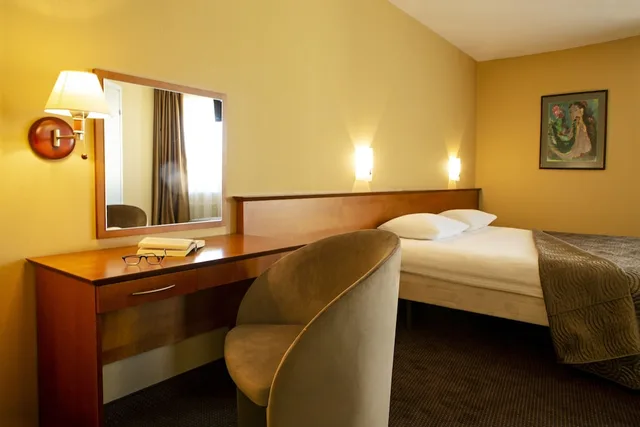 جناح بسرير كينج، Art City Inn 2/3