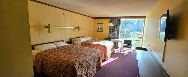 Premium 2 Full Beds Non-Smoking, Sunset Inn Manning I 95 2/5