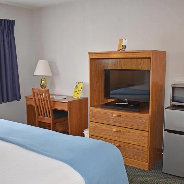 غرفة ديلوكس بسرير كينج بجاكوزي، Americas Best Value Inn Tahquamenon Country 5/7