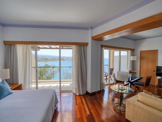 جناح بسرير مزدوج وسريرين منفصلين بإطلالة على البحر بغرفة نوم واحدة، Thalassa Boutique Hotel and Spa - Adults Only 1/4