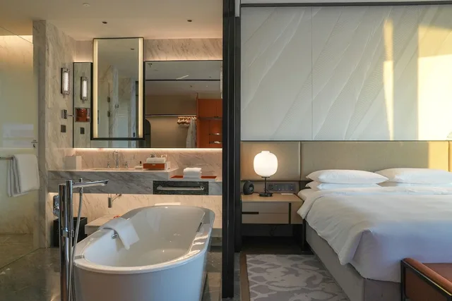 Room, King Bed, Lake View, Hyatt Regency Changshu Kuncheng Lake 3/8