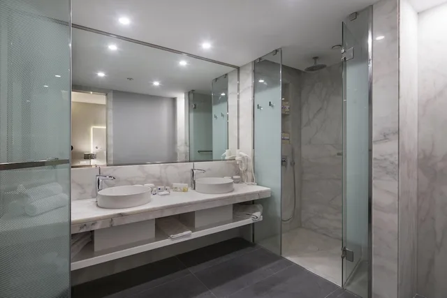 Room, 1 Double and 1 Single Bed, Pool Access، The Sense De Luxe Hotel 4/4