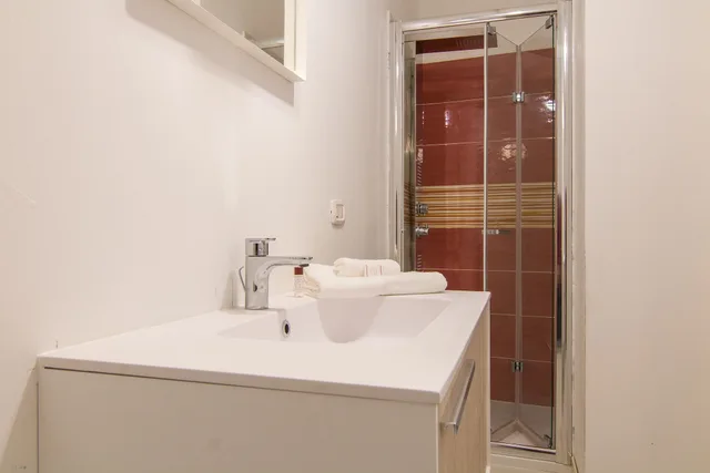 غرفة ديلوكس بسرير كوين، Maison Ortigia 3/3