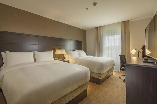 غرفة بغرفتي نوم بمطبخ، Staybridge Suites Saltillo 1/3