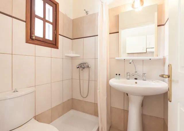 استوديو عائلي بسرير مزدوج وسريرين منفصلين، H Hotel Kalypso 6/6