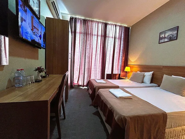 Room, Double or Twin Bed, City View, Pool Access، The Family Hotel 4/6