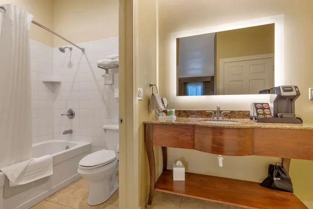 غرفة قياسية بسريرين كوين، Best Western Plus Swiss Chalet Hotel & Suites 6/9
