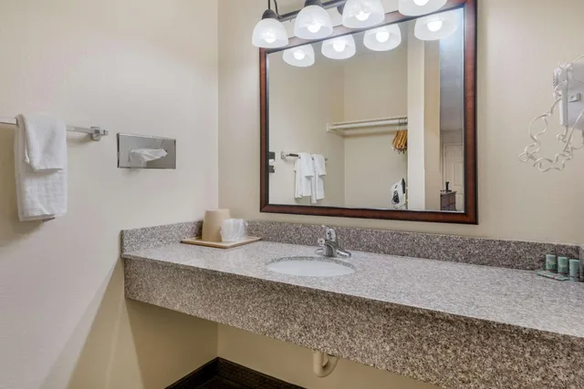 Downstairs, King Bed, Sofa, Accessible, Best Western Sunrise Inn 4/4