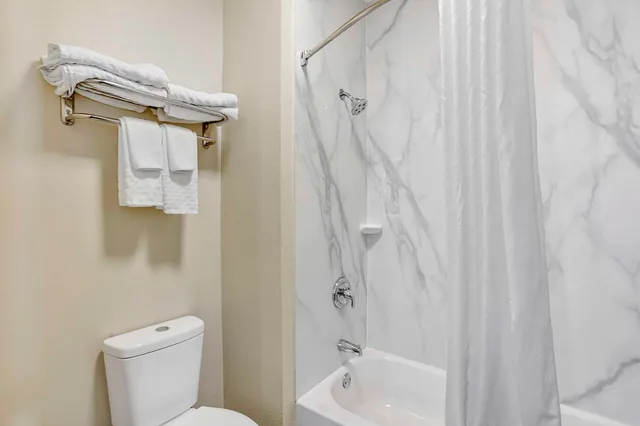 غرفة بسرير كوين مع أريكة، Best Western Carlisle 3/3