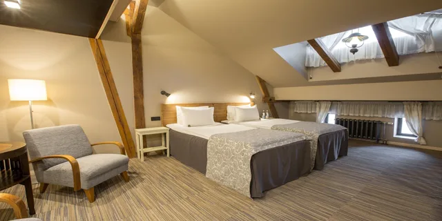 Loft, Queen Bed, Promenade Hotel 4/7