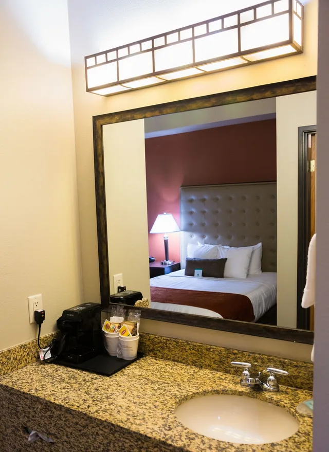 غرفة قياسية بسريرين كوين يُسمح فيها بالحيوانات الأليفة، Best Western Northwest Lodge 9/10