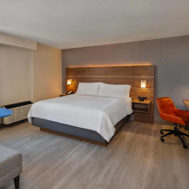 Xtra Space, Standard, King Bed، Holiday Inn Express Toronto Downtown 4/10