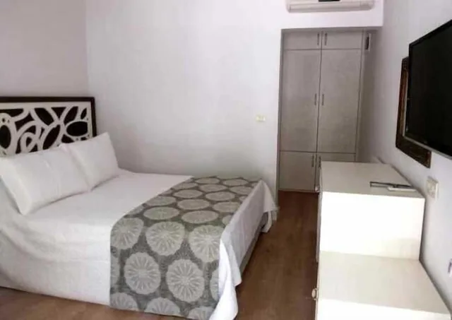 غرفة بسرير مزدوج، Meggs Hotel And Beach Restaurant 1/2