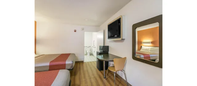 غرفة بسرير كوين لذوي الإعاقة، Motel6 Dothan, AL 4/8