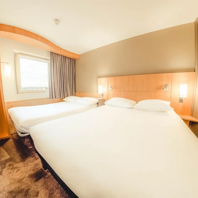 غرفة كلاسيكية عائلية بسرير مزدوج مع أريكة، Ibis London Luton Airport 4/7