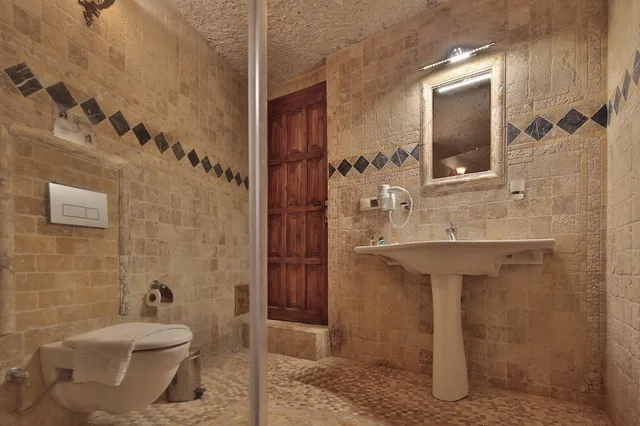 غرفة قياسية بسرير مزدوج، Shoestring Cave House 5/8