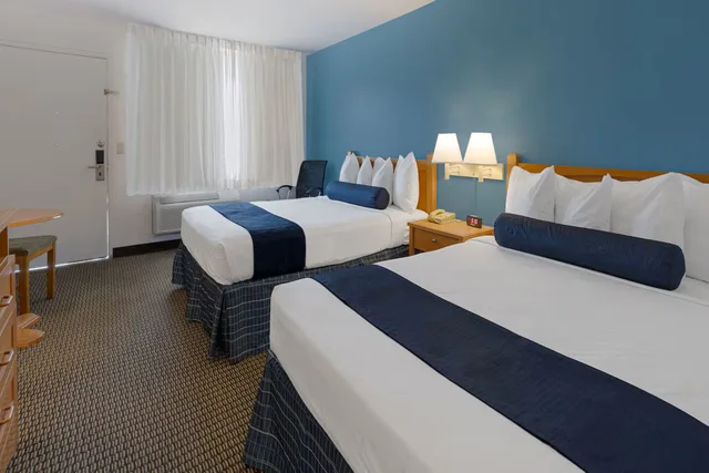 غرفة ديلوكس بإطلالة على المسبح، Travelodge By Wyndham Palm Springs 1/2