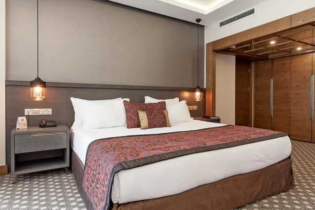 جناح بإطلالة على البحر، Salamis Bay Conti Resort and Casino 1/3