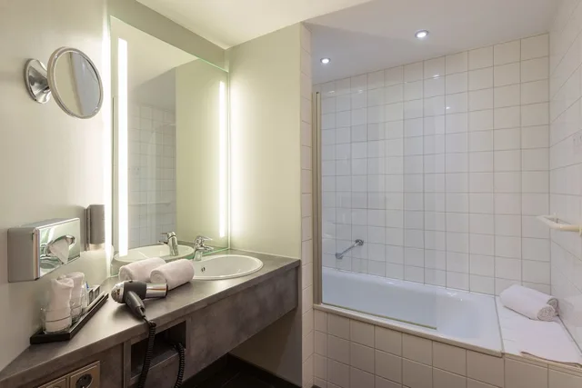 جناح جونيور بسرير كوين، Hotel Wolfsburg Centrum, Affiliated by Melia 6/7