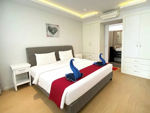 Superior, King Bed, Pool View, Coast Boutique Apartments 2/7