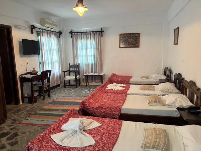 Quad Room، Arolithos Traditional Cretan Village 2/4