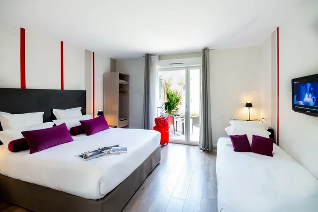 غرفة ثلاثية بسرير كوين وسرير فردي، Hotel Le Mas Du Golf 1/2