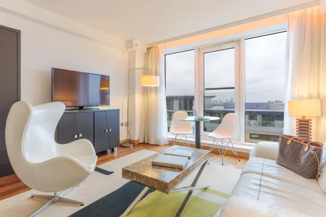 جناح تنفيذي ثلاثي بشرفة بغرفة نوم واحدة، Pestana Chelsea Bridge Hotel & Spa 7/10