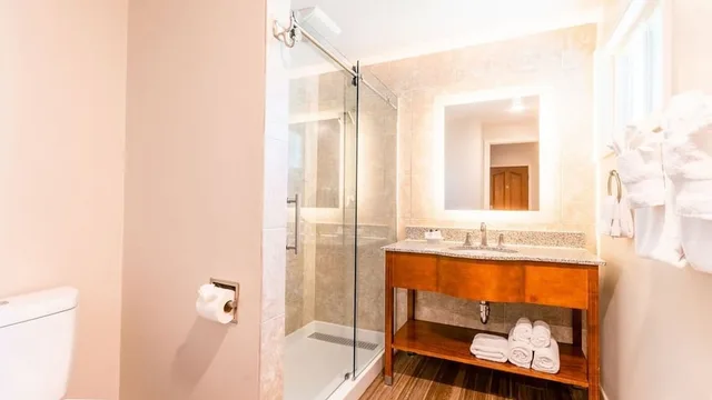 غرفة قياسية بسرير كينج، The Normandy Inn 9/9